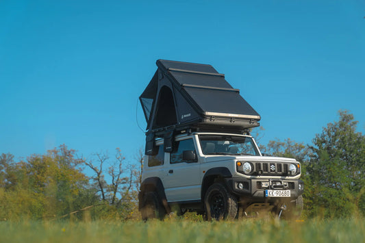 Suzuki Jimny se střešním stanem